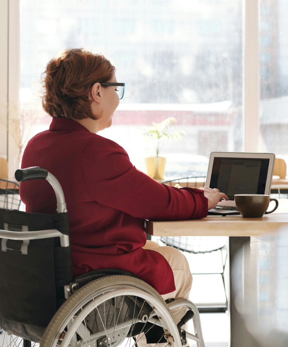 Wheelchair-Woman La procédure pour les titres services est simple et rapide.